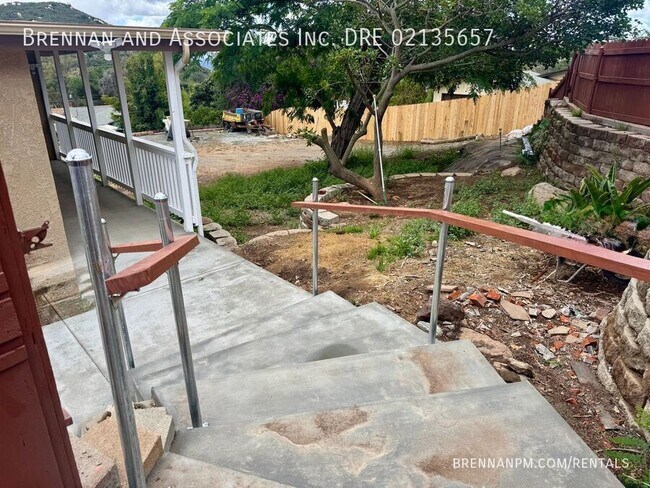 Building Photo - 330 Lento Ln