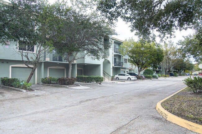 Building Photo - 350 Crestwood Cir