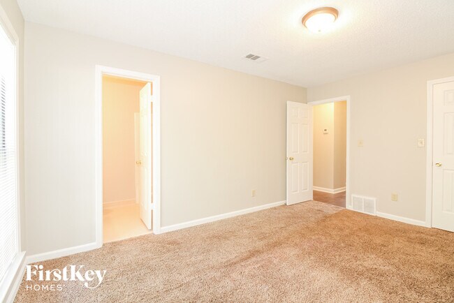 Building Photo - 4630 Sandy Park Dr