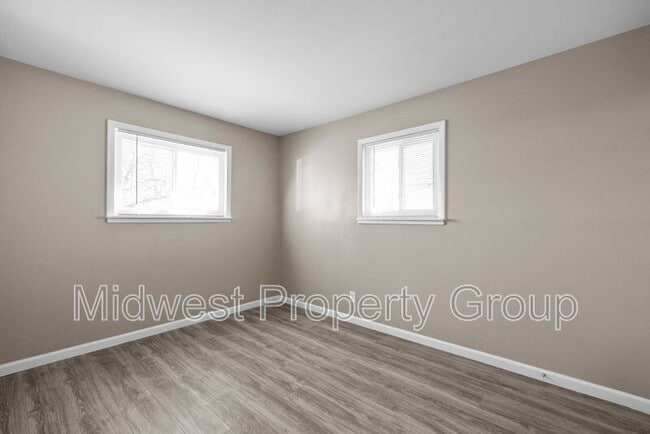 Building Photo - 1421 Vero Dr