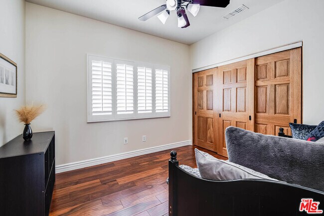 Building Photo - 4520 Tyrone Ave