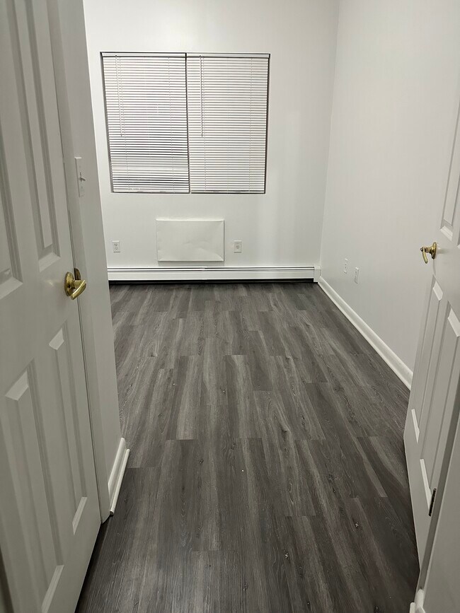 Master bedroom - 12602 172nd St