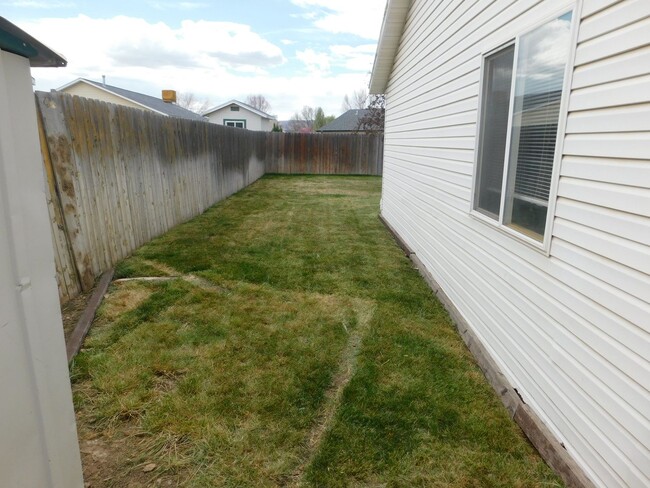 Building Photo - Quiet Living in Fruita