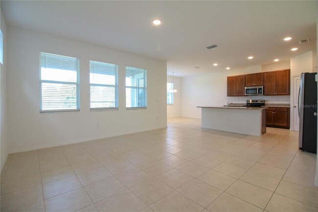Building Photo - 6524 Great Bear Dr