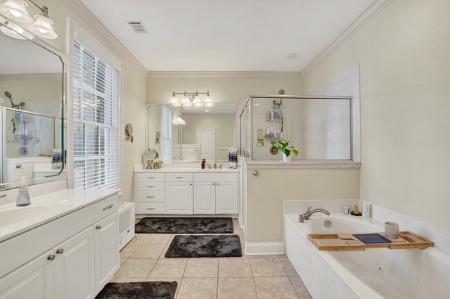 Building Photo - 407 E Hull St