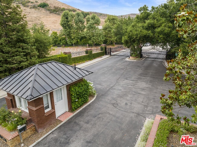 Building Photo - 1653 Vista Oaks Way
