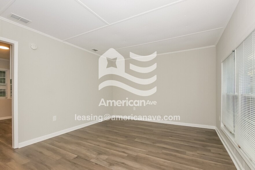 Building Photo - 129 Royal Ct