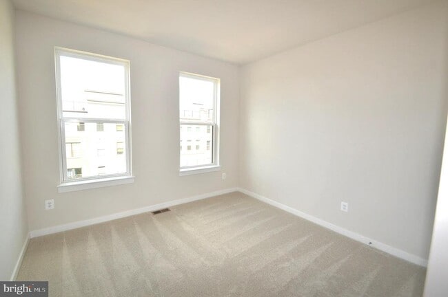 Building Photo - 43795 Middleway Ter