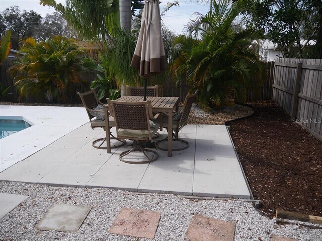 Building Photo - 3026 Vinson Ave