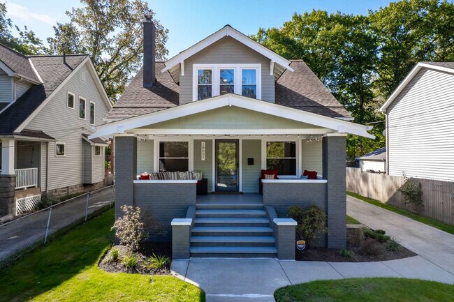 Building Photo - 18031 Larchwood Ave