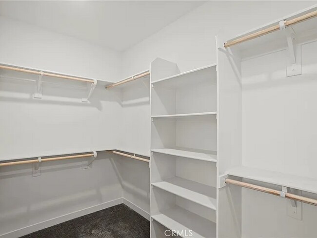 Building Photo - Comfortable Living in a Desirable Area