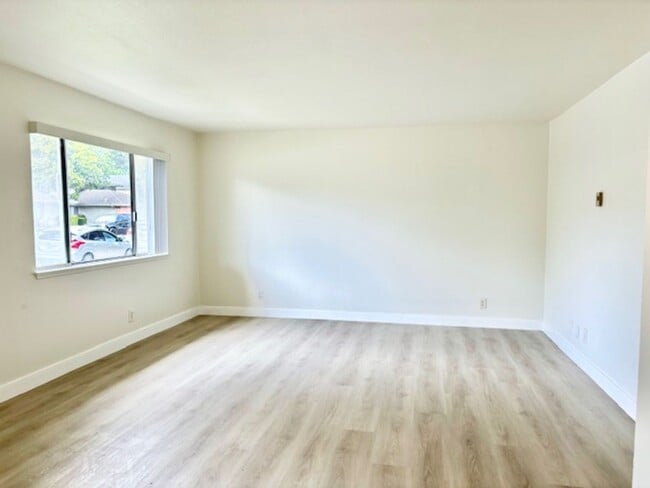 Building Photo - 2612 Anchor Ave