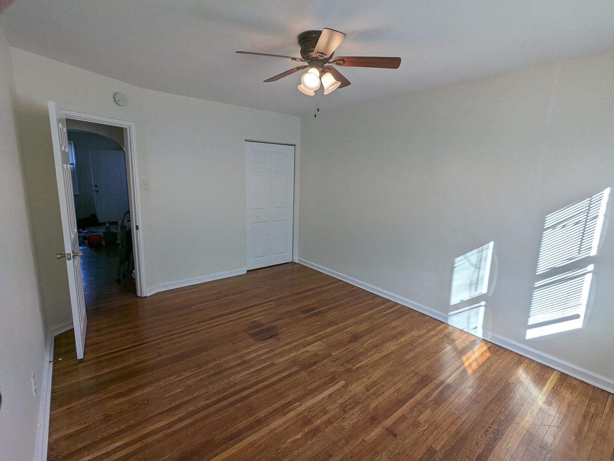 Bedroom - 334 E Essex Ave