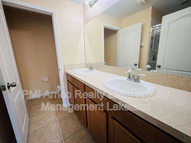 Building Photo - 4027 Winding Vine Dr
