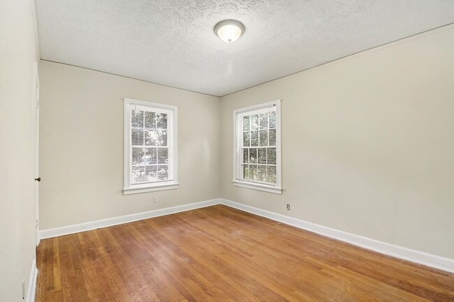 Building Photo - Great Emory Area Rental