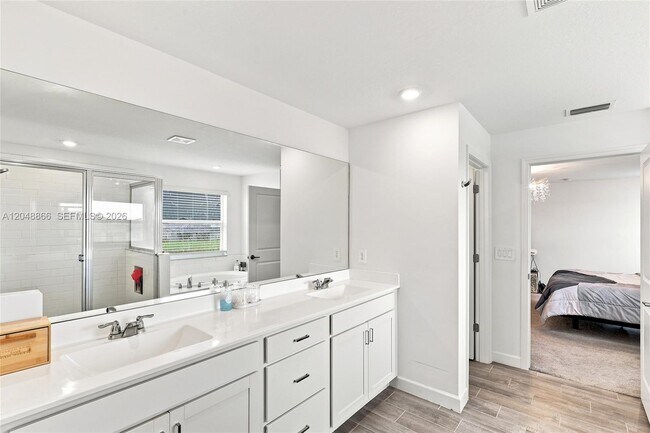 Building Photo - 12303 SW Roma Cir
