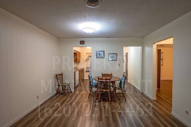 Building Photo - Charming 2-Bedroom Oasis in the Heart of Coffeyville