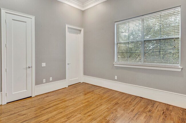 Building Photo - 1215 Rosedale St