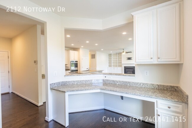 Building Photo - 2112 Nottoway Dr
