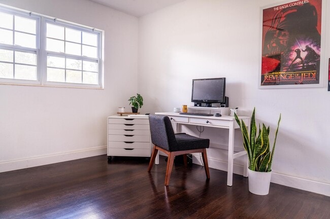 Building Photo - 901 White Ave S E