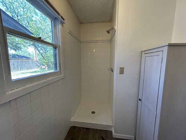 Building Photo - Home Located In Tech Terrace Near Park, Mi...