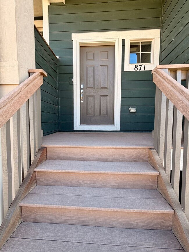 Building Photo - Move-In Ready 3-Story Townhome with Loft & 2-Car Garage