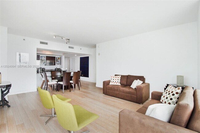 Building Photo - 950 Brickell Bay Dr