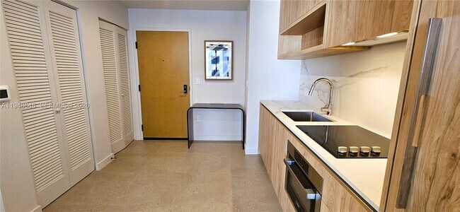 Building Photo - 11 NE 6th St