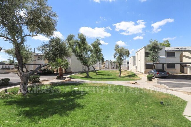 Building Photo - 1540 W Mercer Ln