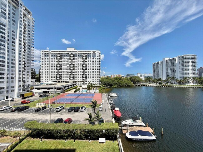 Building Photo - 18081 Biscayne Blvd