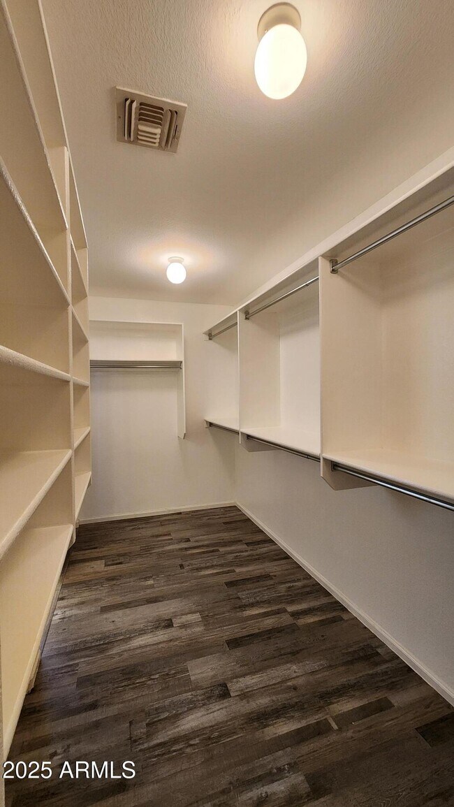 Building Photo - 42553 W Michaels Dr