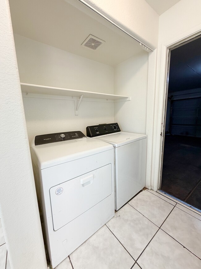 Building Photo - 593 Old W Ct