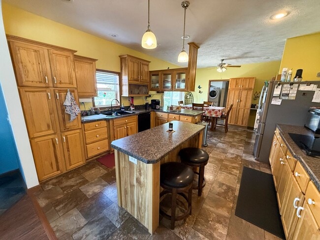 Building Photo - 1630 Camp Hohn Dr