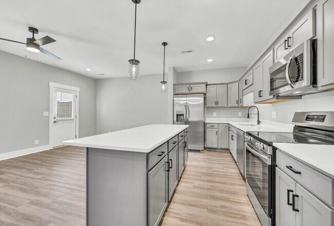 Building Photo - 1505 Jonathan Wade Cir