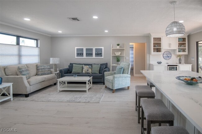 Building Photo - 915 Don Juan Ct