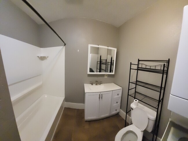 Building Photo - 215 N Jenkins St