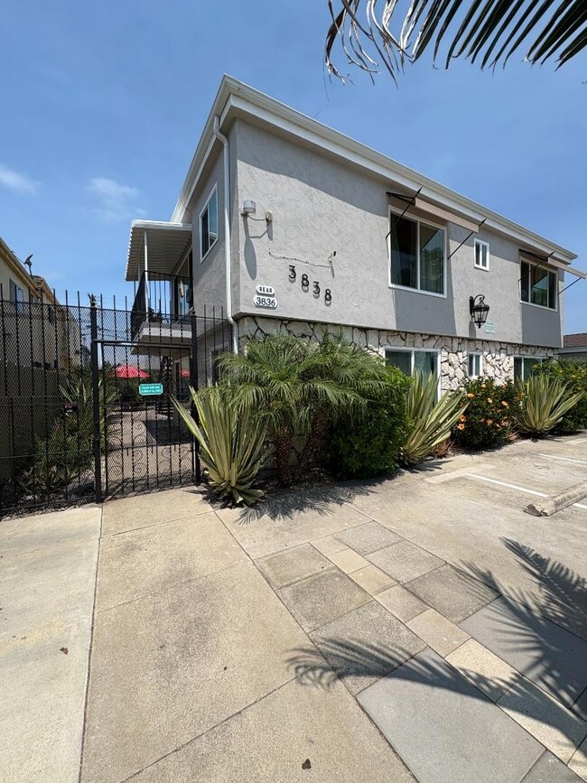 Building Photo - 3838 Chamoune Ave