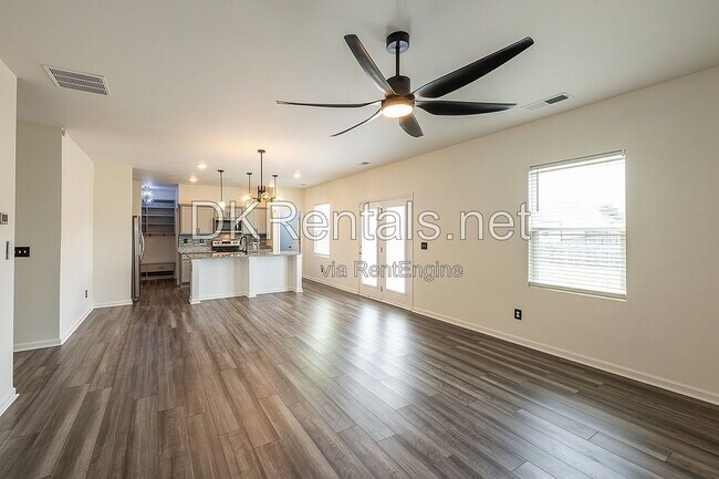 Building Photo - 126 Verona Dr NW