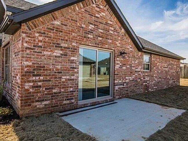 Building Photo - GREAT LOCATION IN CENTERTON!!!