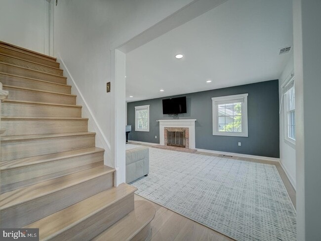 Building Photo - 1782 Shaftsbury Ave