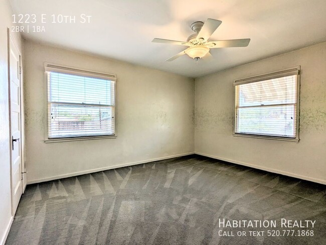 Building Photo - Pre-Lease!! Spacious 2 bed/1 bath Universi...