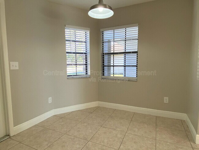 Building Photo - 281 Chicago Woods Cir