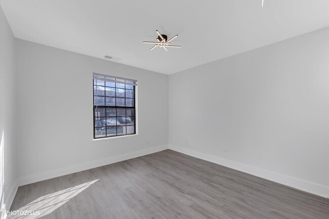 Building Photo - 1955 N Hicks Rd