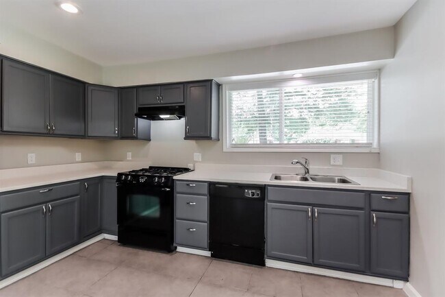 Building Photo - 24518 Pine Canyon Dr