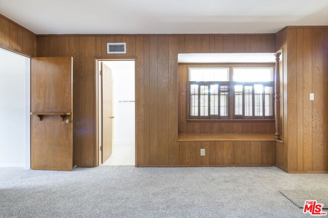 Building Photo - 7515 W 88th St