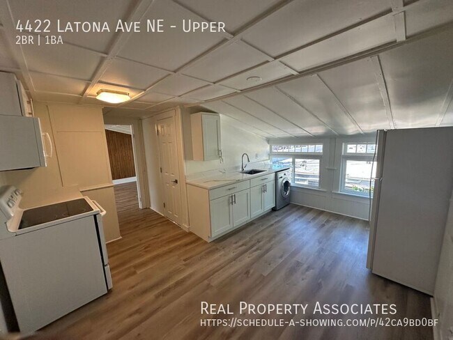 Building Photo - 4422 Latona Ave NE