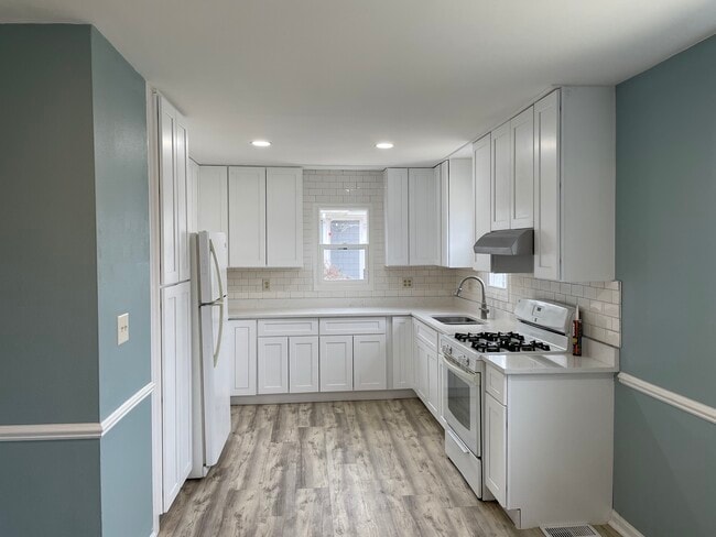 Building Photo - 114 E Richmond St