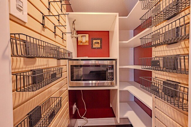 Building Photo - 7630 Alta View Blvd