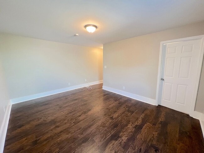 Building Photo - 704 E 32nd St