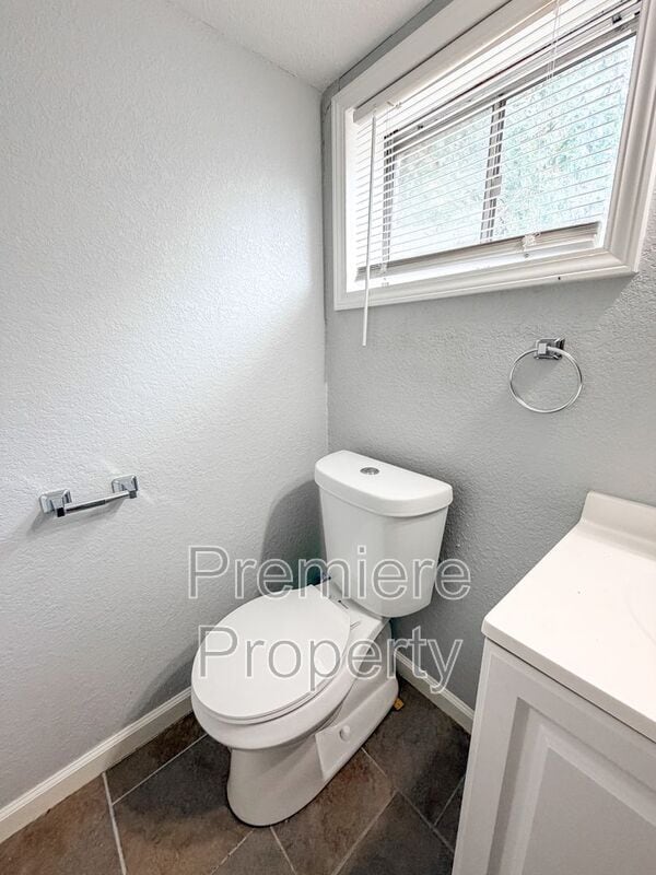 Building Photo - 36 N Poe St